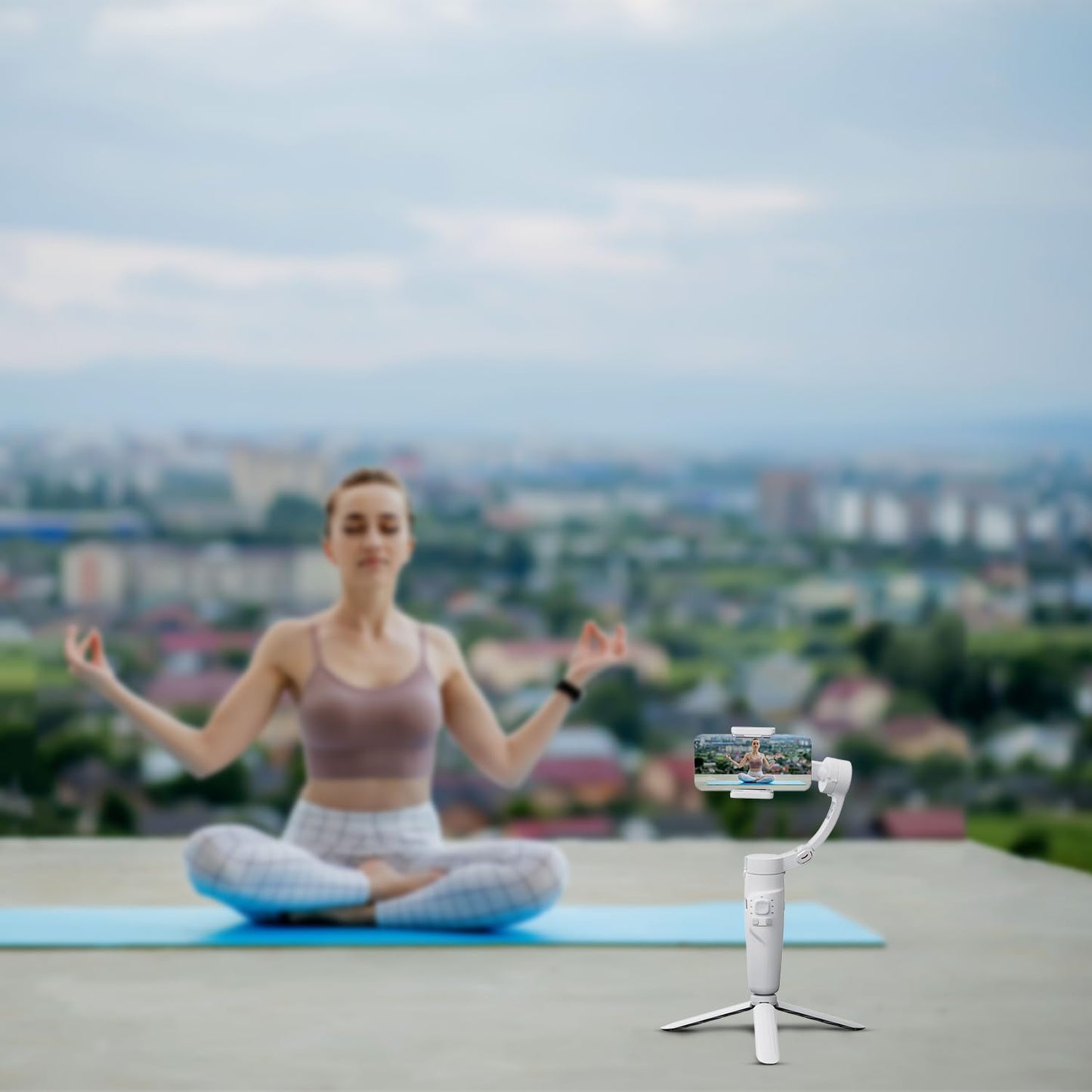 Amazon Basics Foldable 3-Axis Gimbal Stabilizer | Advanced Gyroscope | Shake-Free Footage | Object Tracking | Panoramic, Time-Lapse & Slow-Motion | 2500mAh Battery | Ideal for Vlogging (Light Grey)