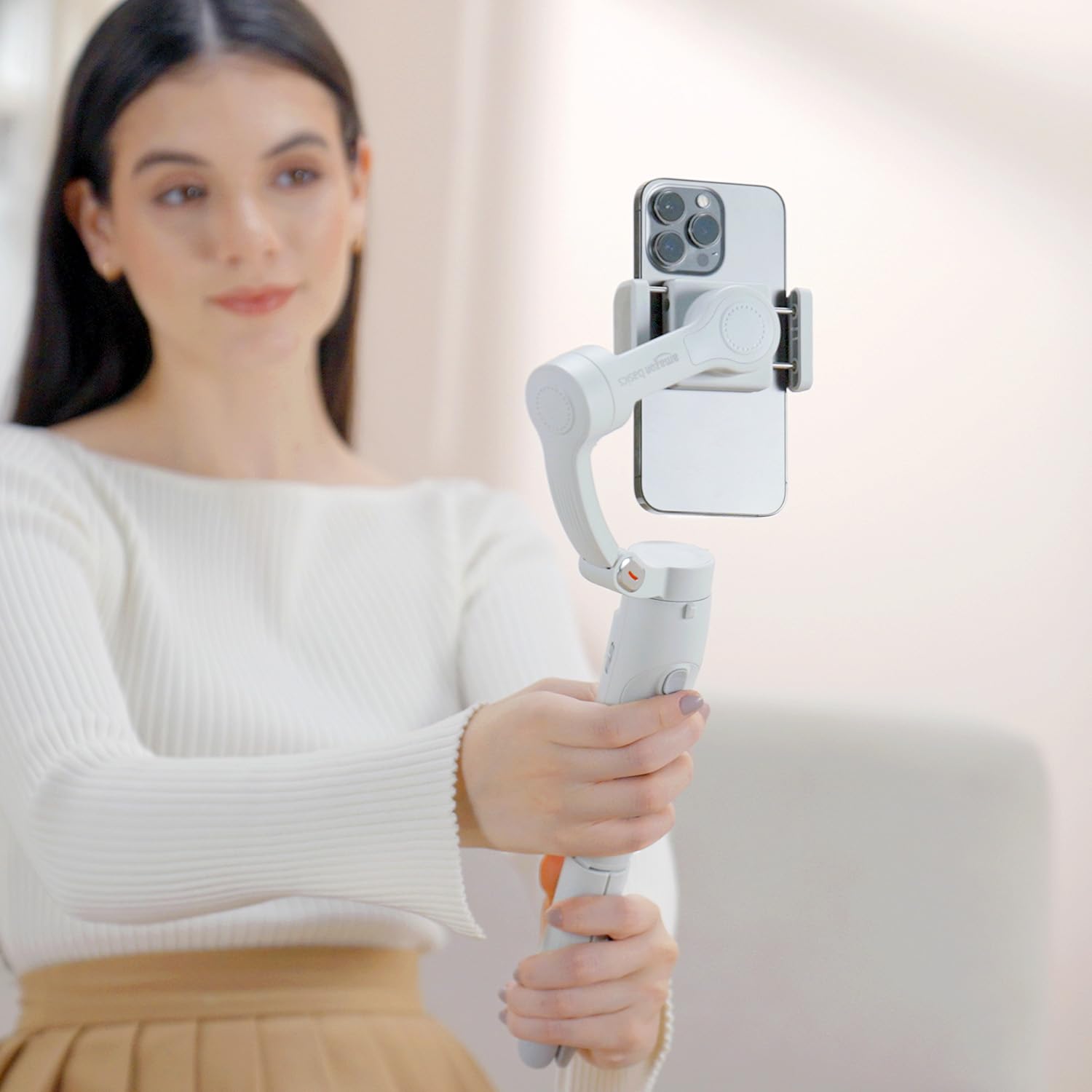 Amazon Basics Foldable 3-Axis Gimbal Stabilizer | Advanced Gyroscope | Shake-Free Footage | Object Tracking | Panoramic, Time-Lapse & Slow-Motion | 2500mAh Battery | Ideal for Vlogging (Light Grey)